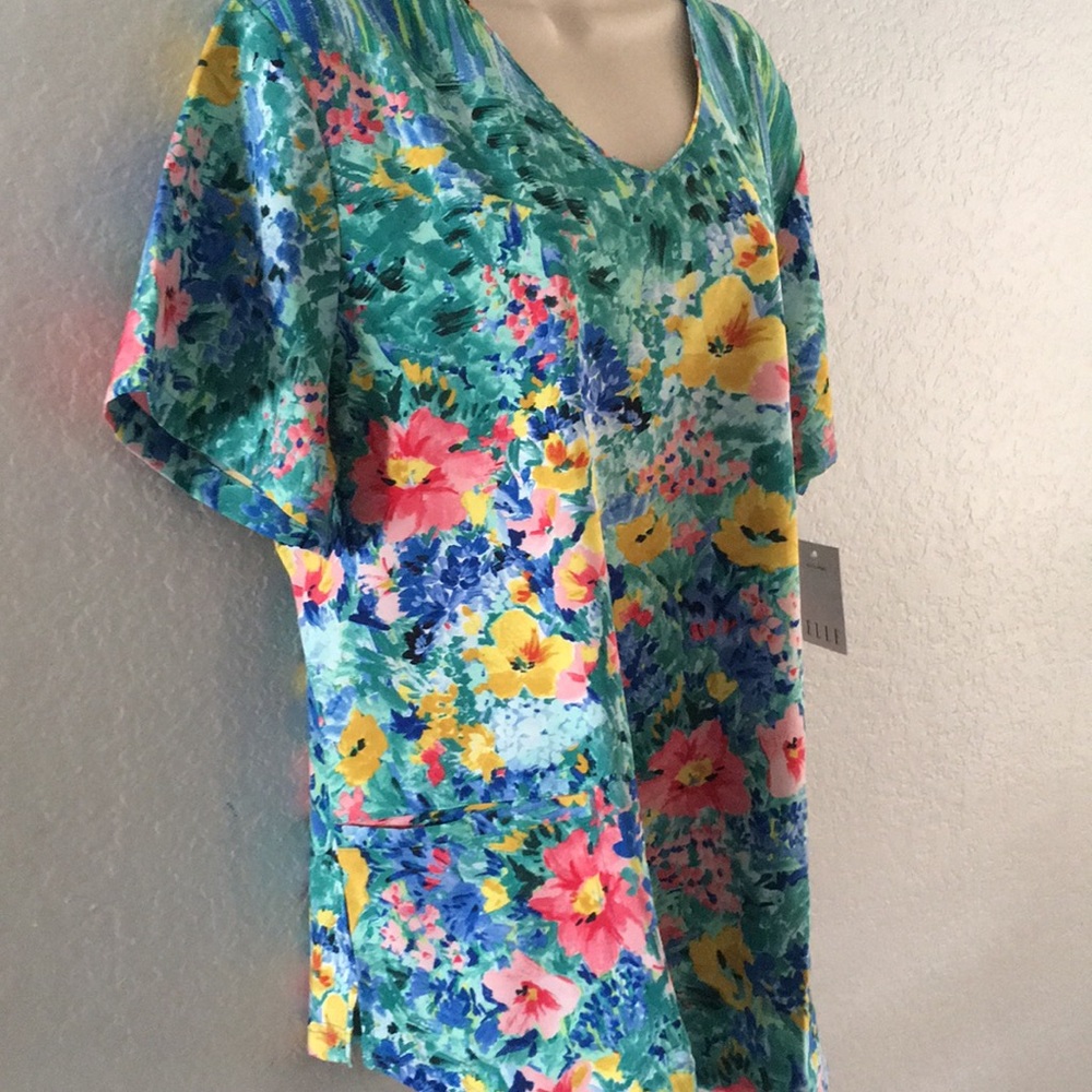 XL Elle Medical Scrub Top - Picture 3 of 5